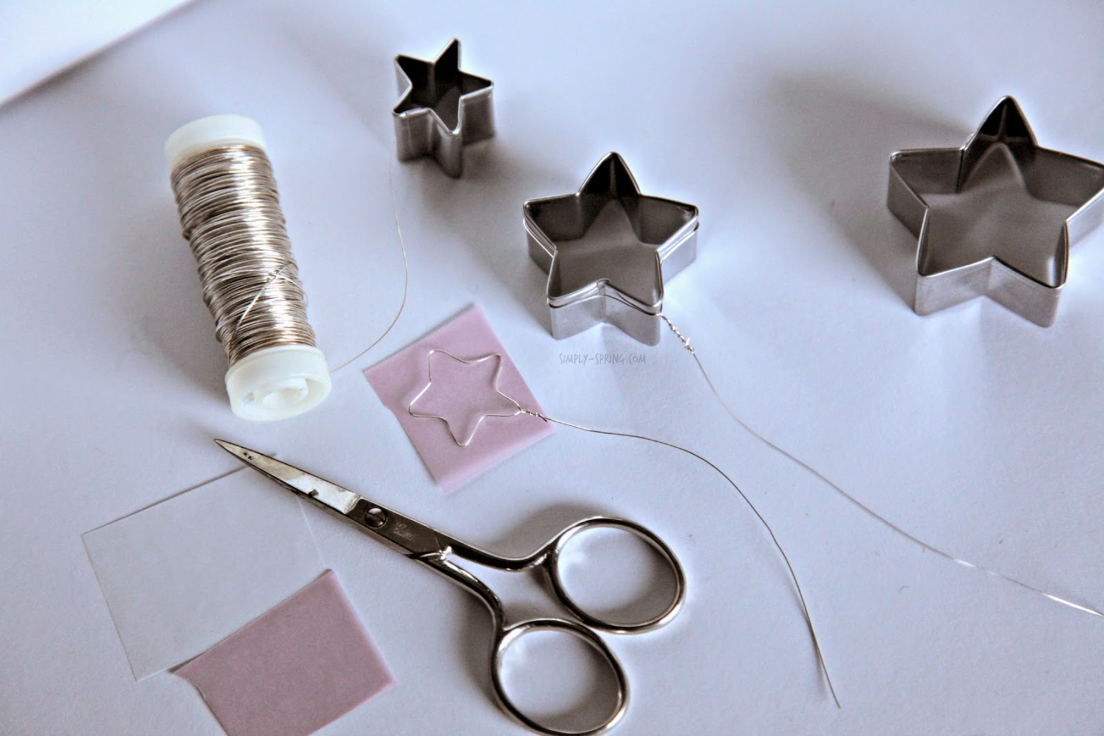 HOW TO add WOWFactor to your holiday gift wrapping SIMPLY SPRING