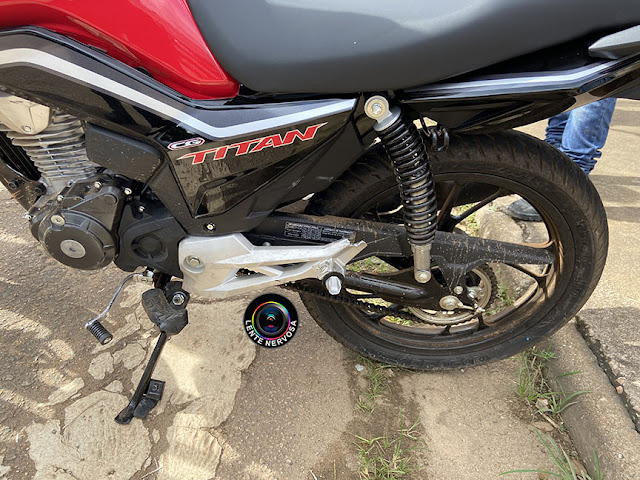 Acidente em cruzamento causa suspeita de fratura em motociclista