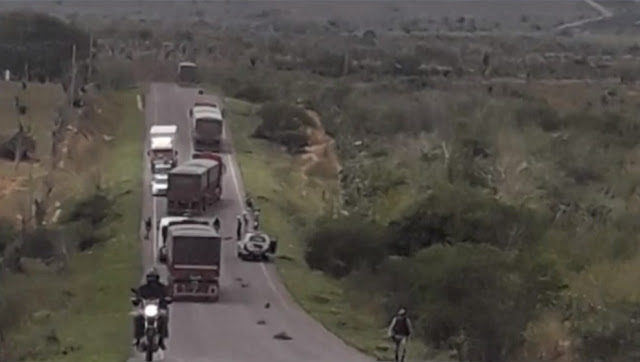 Casal e criança morrem após pneu de carreta se soltar e atingir moto entre Ipirá e Itaberaba