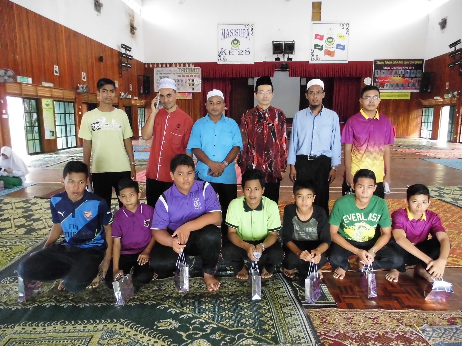 SEKOLAH MENENGAH AGAMA ROMPIN PAHANG: SUMBANGAN HARI RAYA MASJID TENGKU ...
