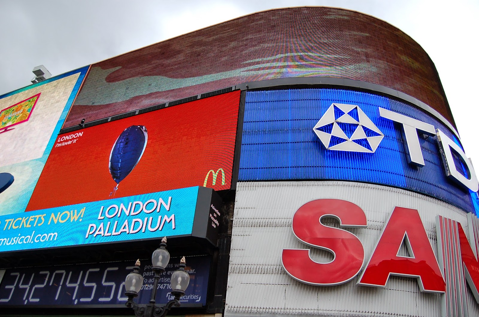 Quintessentially United Kingdom Piccadilly Circus