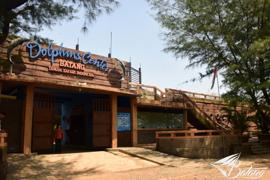 Tempat Wisata Pantai Sigandu dengan Batang Dolphins Center
