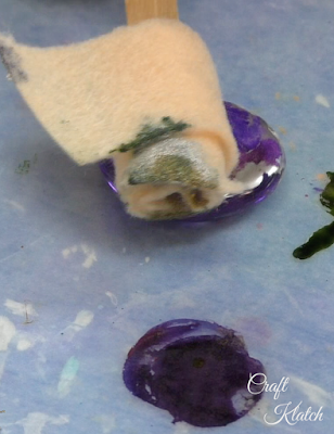 If you like to make jewelry and enjoy trying different mediums, alcohol ink on glass gives you a beautiful effect. You can create a pendant necklace that will be eye catching and great conversation starter! They are an easy craft, not to mention inexpensive and beautiful! DIY Alcohol Ink Pendants!!! alcohol ink, alcohol inks, pendants, jewelry, crafts, crafting, craft ideas, howto, handmade, craft, #howto #diy #diys #craft #crafts #crafting #howto #handmade #decor #repurpose