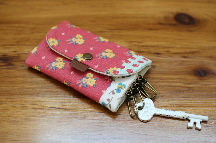 DIY Convenient keychain key holder. How to sew fabric. Tutorial in Pictures. 