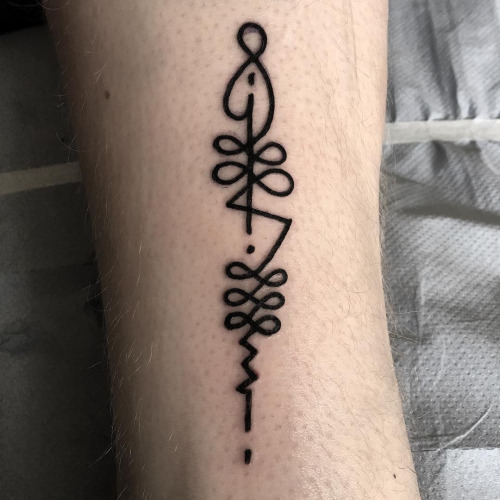 Tatuajes De Unalome Para La Armonia Y El Equilibrio Interior