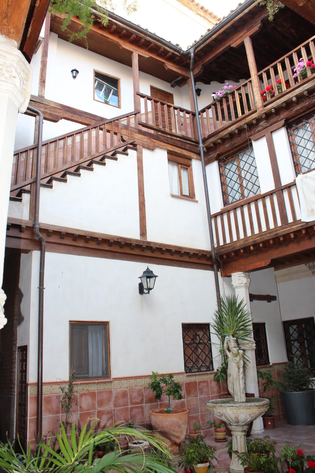 Patios de Toledo Ando y Reando