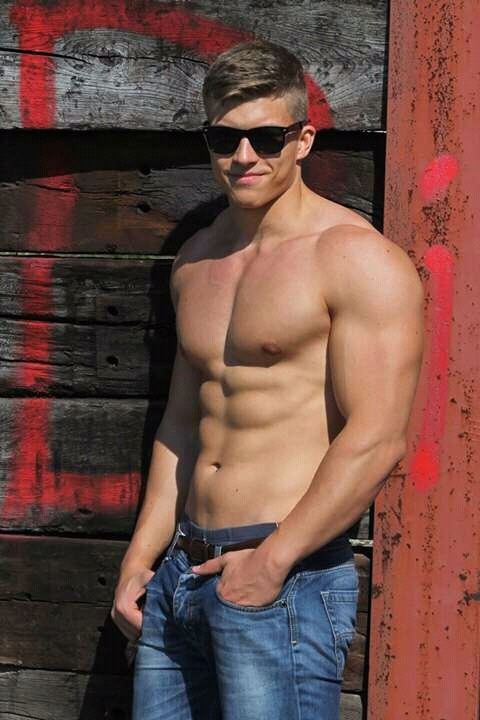 hot-fit-studs-shirtless-body-sunglasses-jeans