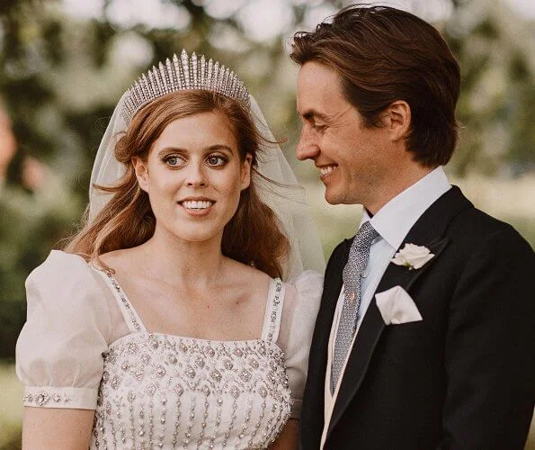 Princess Beatrice got married to Edoardo Mapelli Mazzi in a surprise ceremony at Windsor Castle. Queen wedding dress