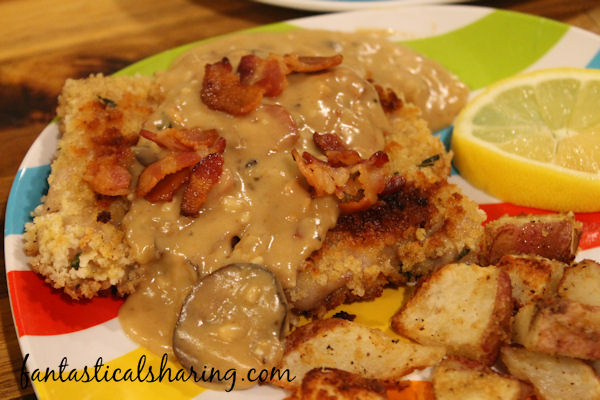 Jaegarschnitzel // This classic German dish served with a traditional mushroom gravy and topped with bacon #recipe #pork #German #bacon #maindish