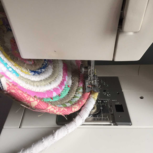 Roxy Creations: Easy rope basket tutorial