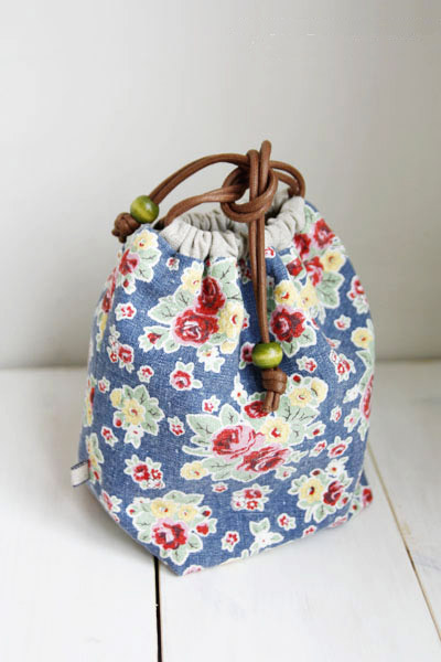 How to Make a Reversible Drawstring Bag. DIY Pattern & Tutorial 