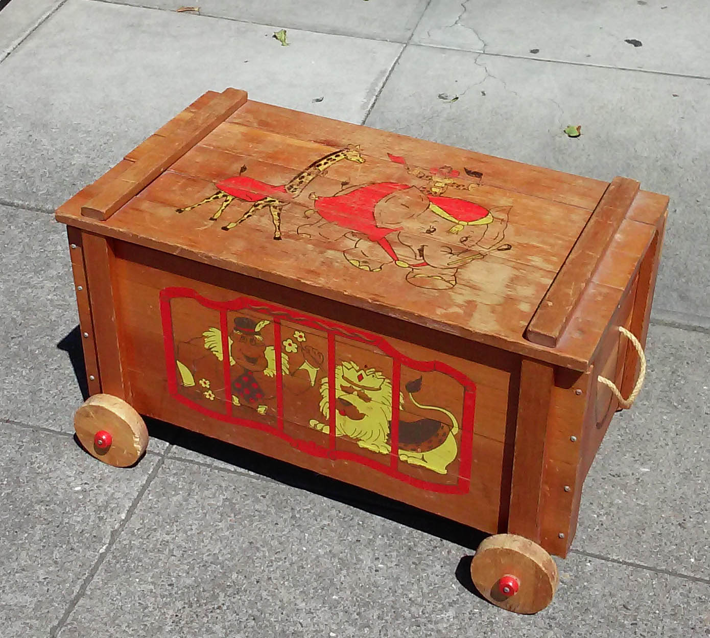 UHURU FURNITURE & COLLECTIBLES SOLD Rolling Vintage Toy Chest 60