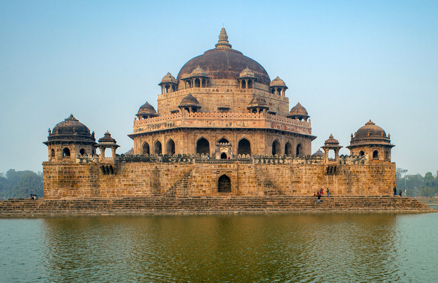 हिंद-इस्लामी वास्तुकला का एक बेहतरीन उदाहरण शेरशाह सूरी का मकबरा