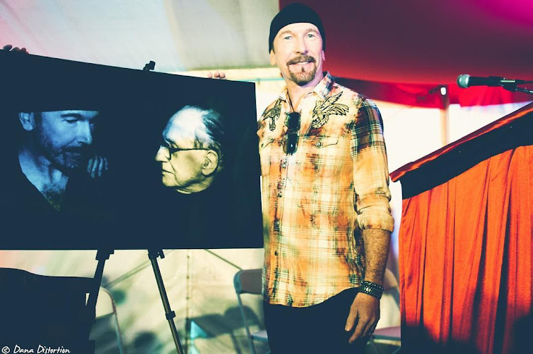 The Edge recibió el premio Les Paul Award en Bonnaroo 19050365_312052462553722_5573244847139061760_n