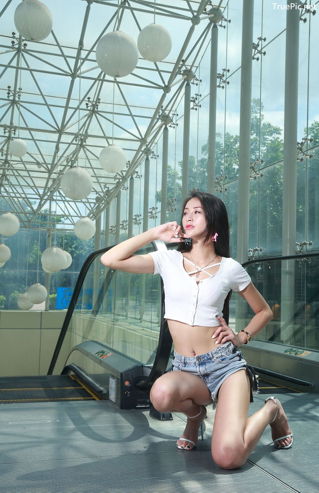 Image-Beautiful-Taiwanese-Girl-Lola-雪岑-Perfect-Long-Legs-Baby-TruePic.net- Picture-64