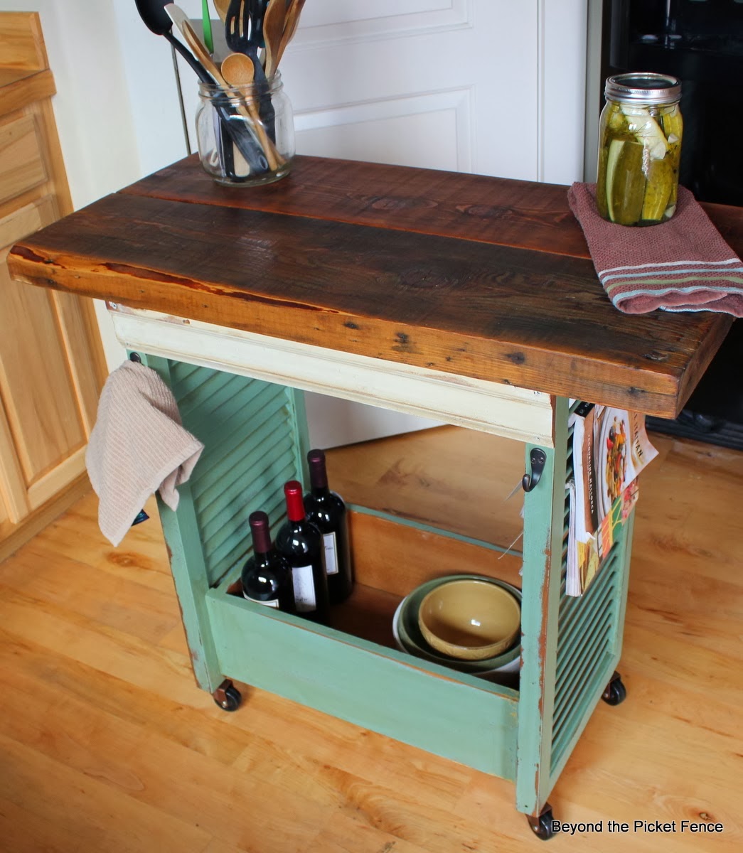 repurposed drawer ideas http://bec4-beyondthepicketfence.blogspot.com/2014/03/projects-galore-with-drawers.html