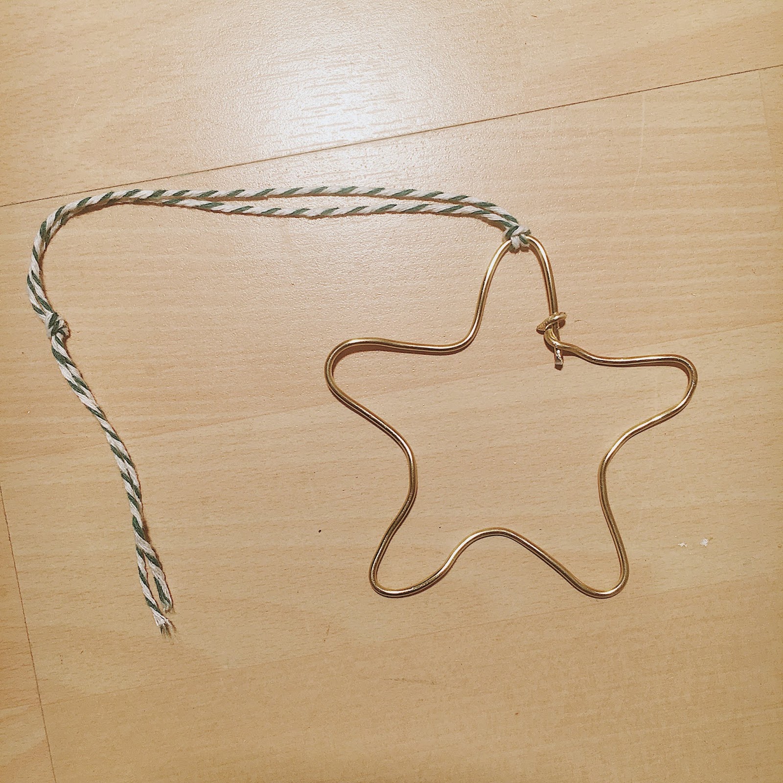 De Beaux Souvenirs, FIL DE FER ET MACRAME