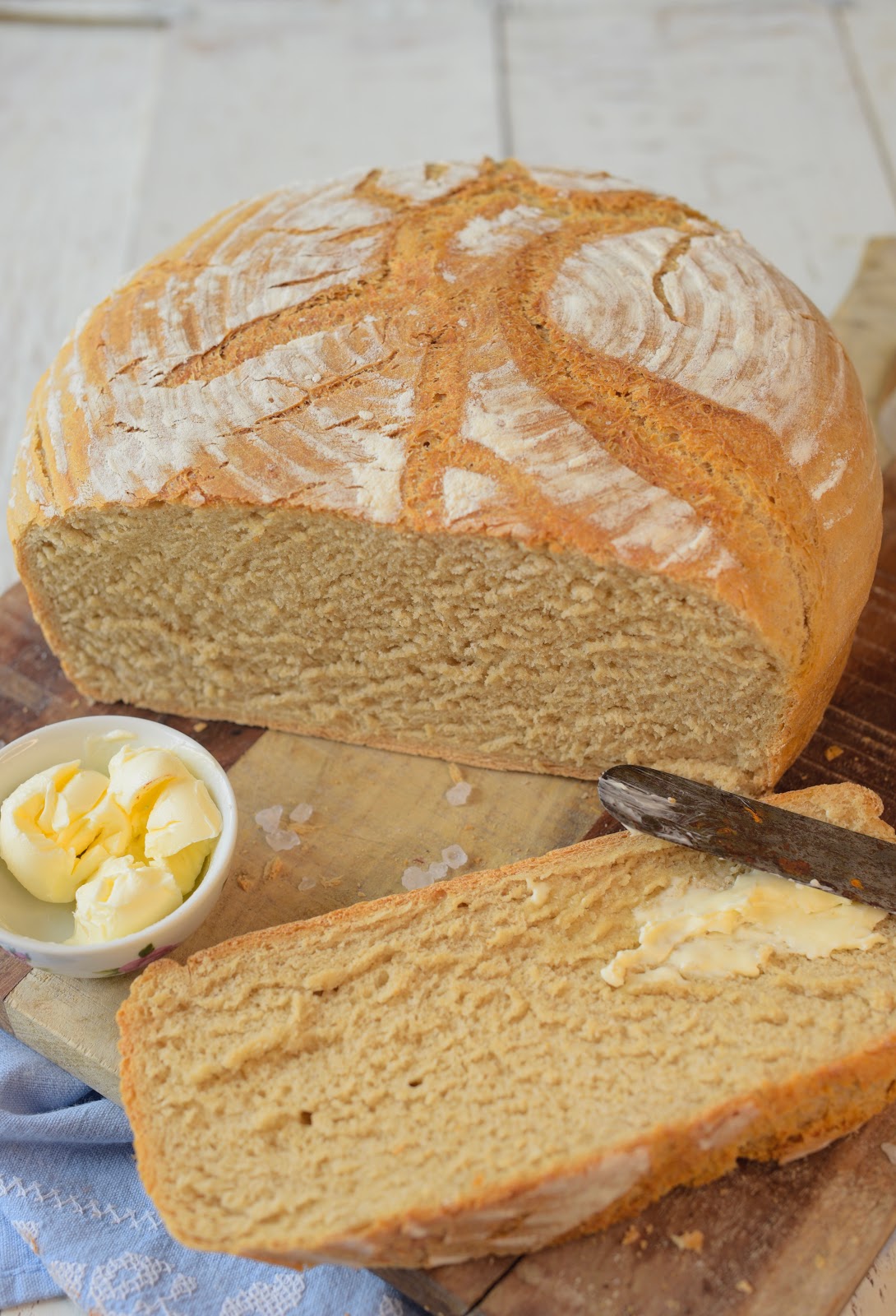Knackig frisches Dinkel Brot - Schritt für Schritt erklärt | Kessy Bona