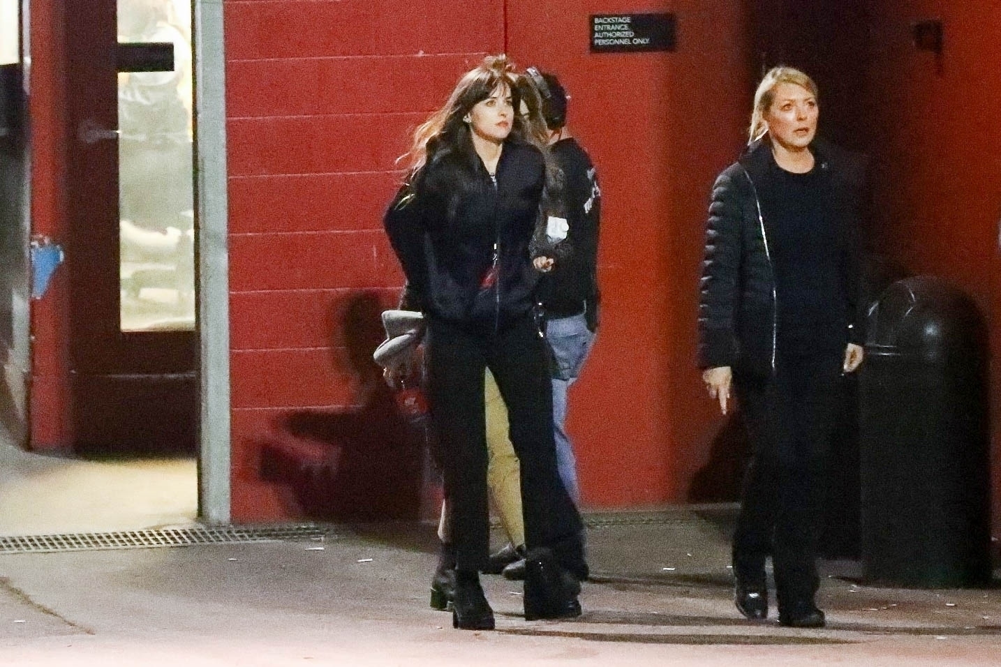 Dakota Johnson Life: HQ Pictures of Dakota at Coldplay's Show at ALTer