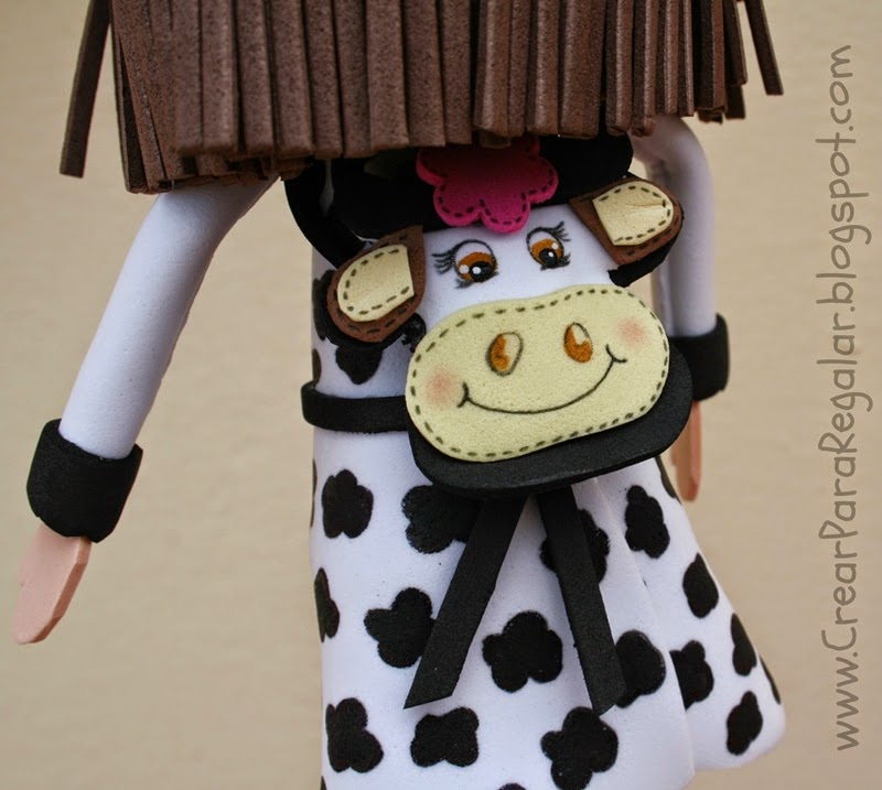 fofucha con mochila de vaca