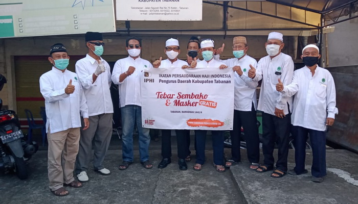 Peduli Korban Terdampak Covid-19, IPHI Tabanan Bagi-bagi Sembako dan Masker