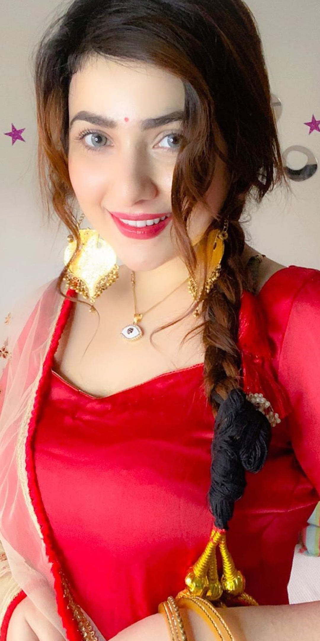 Hot Actress Wallpaper V44