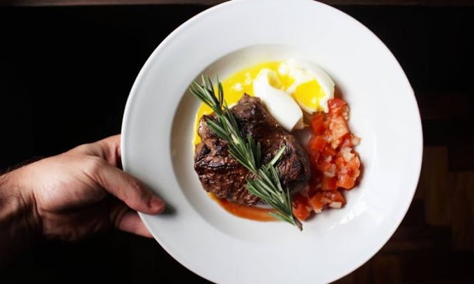 Τι συμβαίνει στον οργανισμό όταν τρώμε περισσότερη πρωτεΐνη απ' όσο πρέπει 