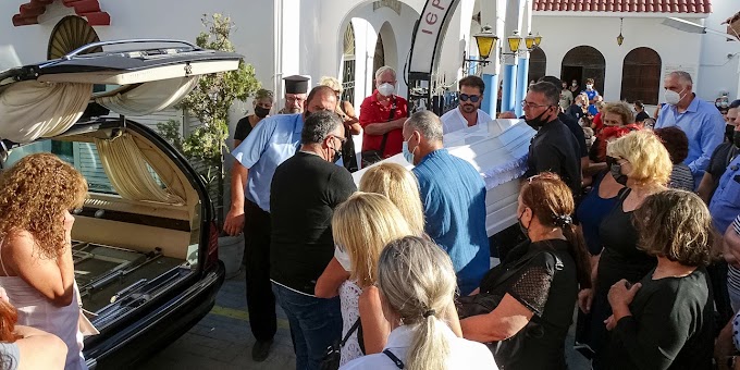 Σπαραγμός στην κηδεία της Δώρας: Με δάκρυα στα μάτια την αποχαιρέτησαν συγγενείς και φίλοι στη Ρόδο  