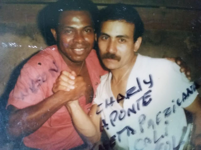 Saoko con Charlie Aponte, cantante estrella del Gran Combo de Puerto Rico. Foto: Archivo particular 