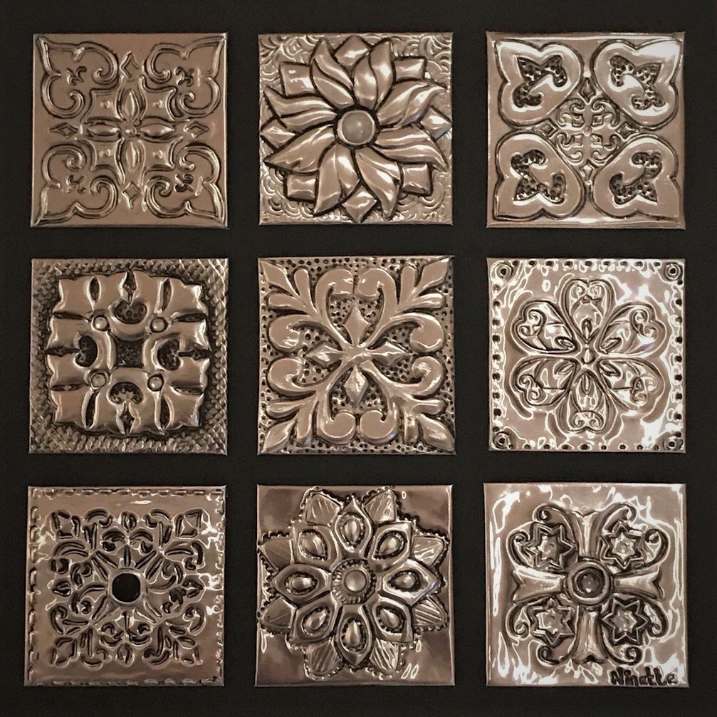 הצבעים של דבורה'לה תבליטי חמרן Metal embossing