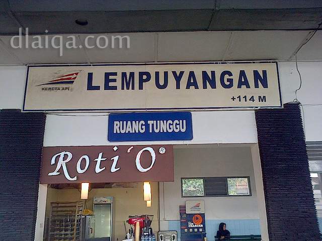 D Laiqa Arena Kereta Api Krakatau Antara Kediri Dan Merak