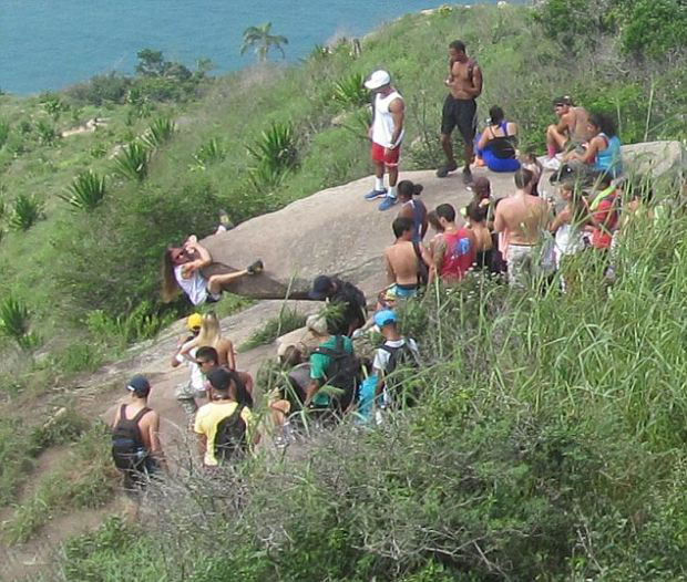 But it's also less than a meter from the ground. - This Viral Photo Inspired Copycats, But There’s Something You Should Know… But it's also less than a meter from the ground. - This Viral Photo Inspired Copycats, But There’s Something You Should Know…