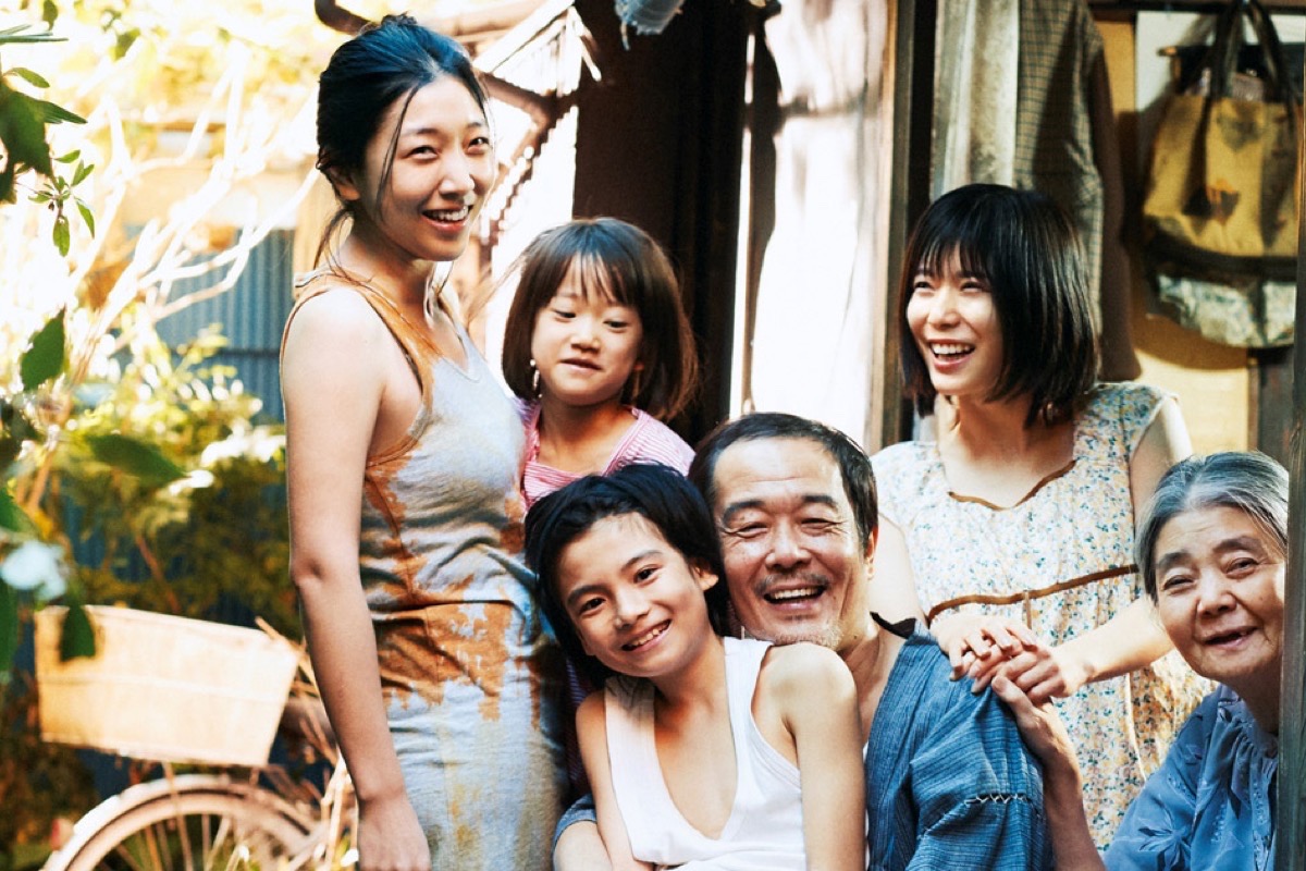 Shoplifters Movie Review And Film Summary Roger Ebert Money B