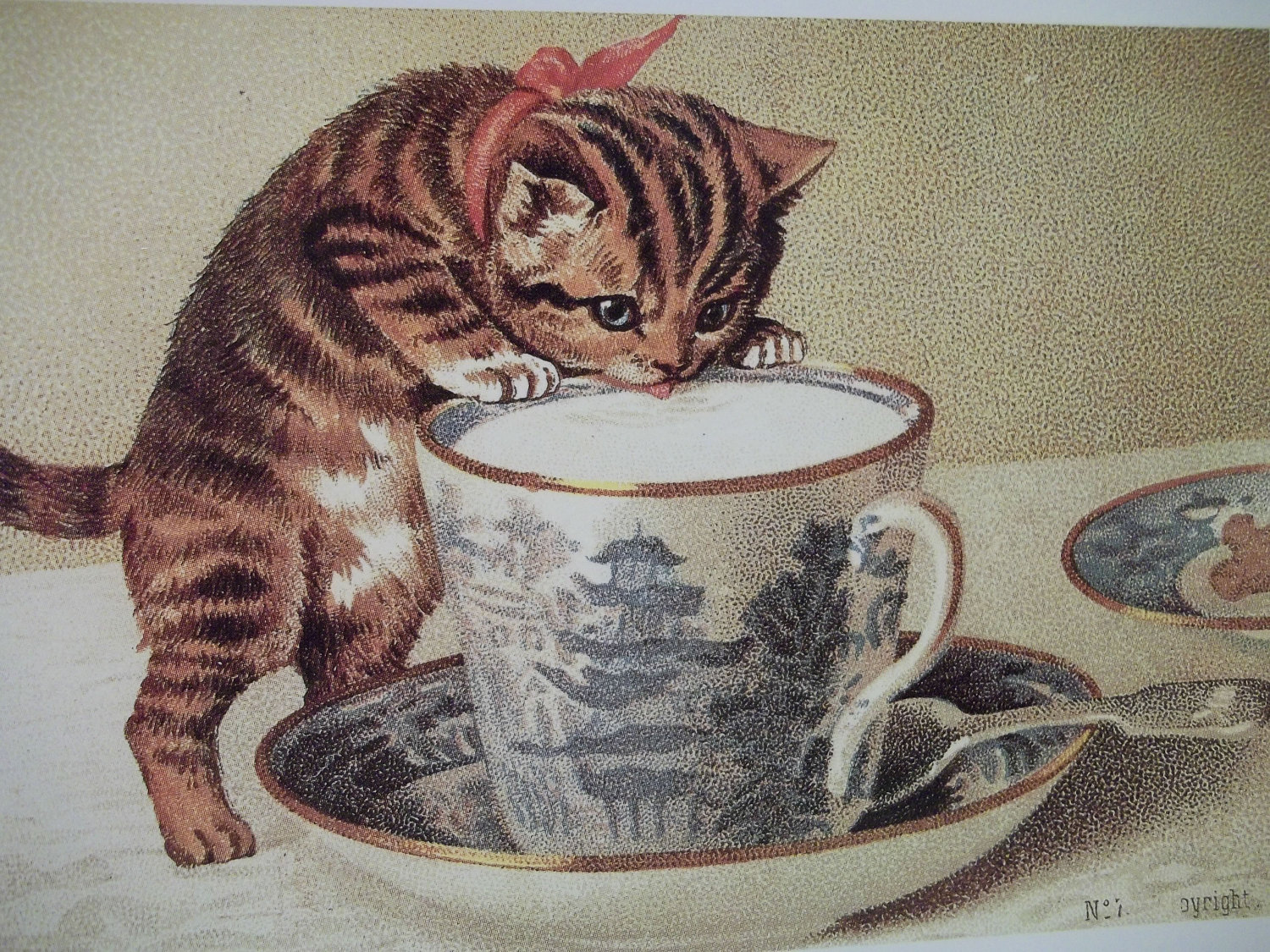 Сколько коты пьют в день. Чаепитие с котами. Котенок с чаем. Кот с чашкой кофе. Кот с чашкой чая.