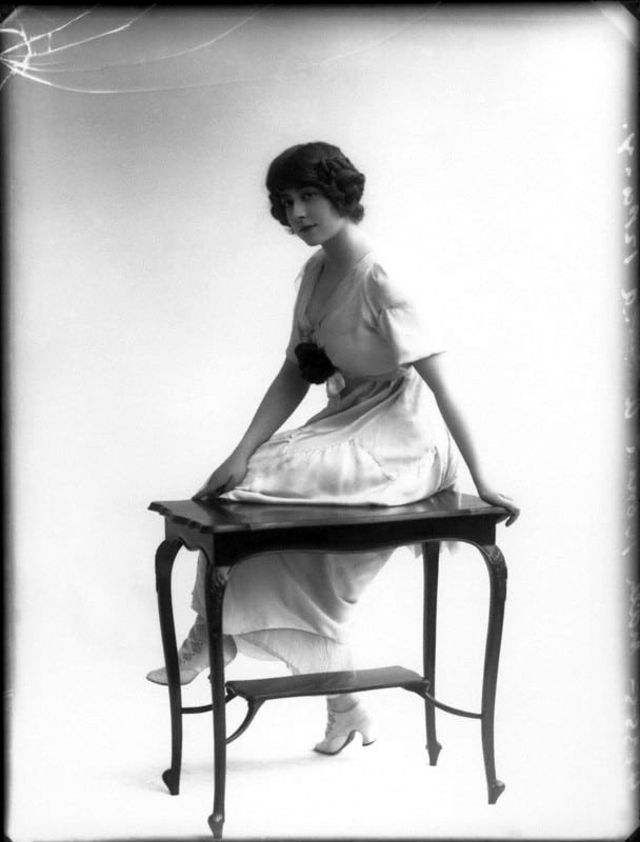 Charming Photos of Yvonne Arnaud in the 1910s Vintage Everyday