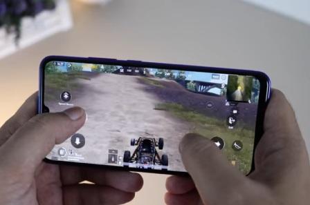 Vivo S1 Pro, Ponsel yang mengusung kamera belakang yang menyerupai ketupat itu kini menjadi incaran para vlogger dan gamers