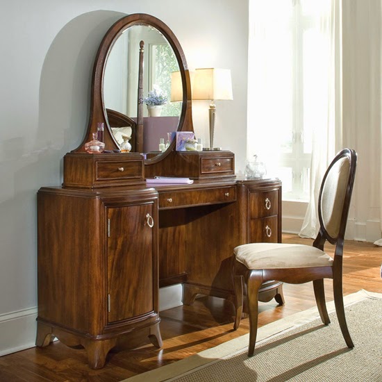 ghdghoda_Classic-bedroom-wooden-vanity.jpg