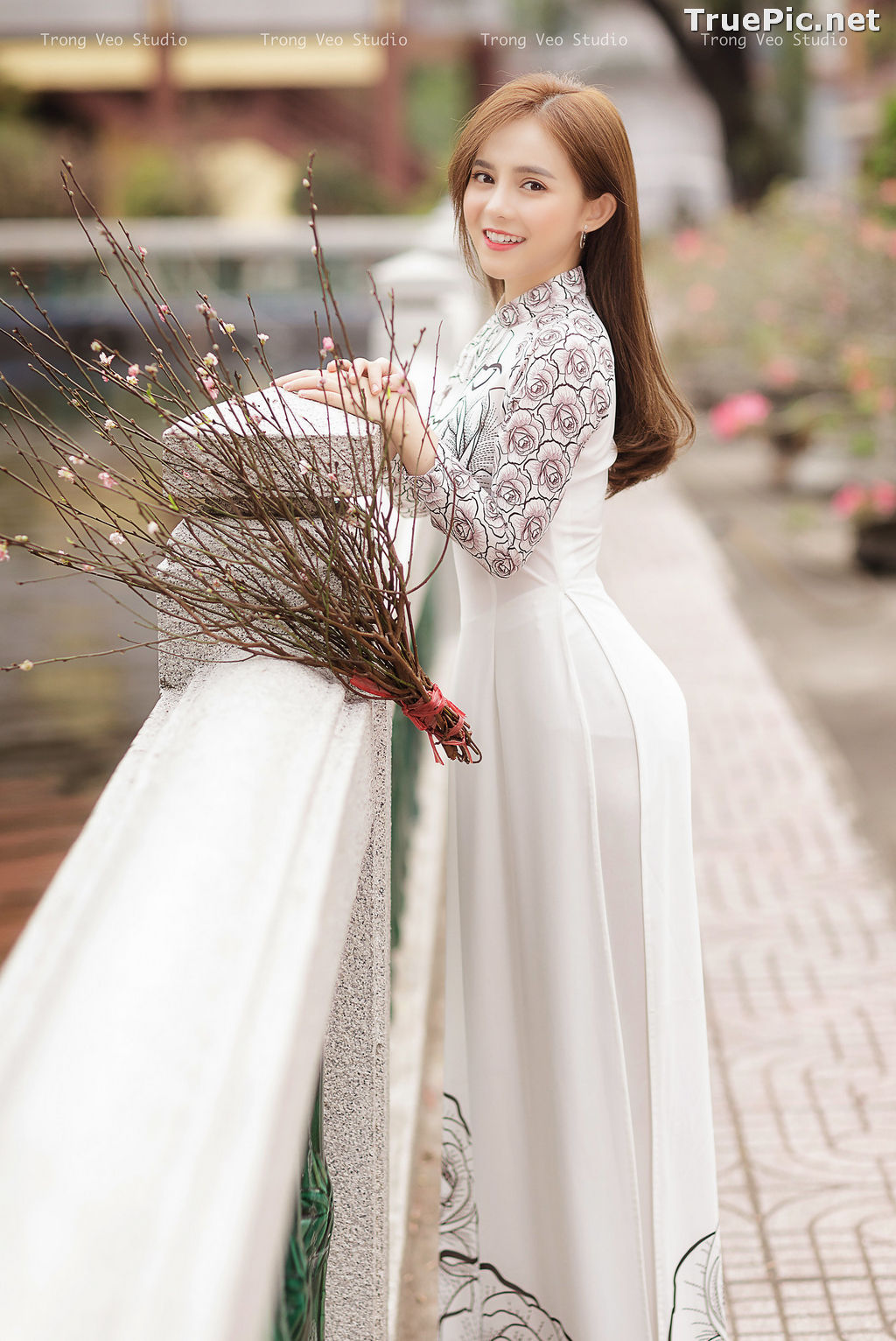 Image The Beauty of Vietnamese Girls with Traditional Dress (Ao Dai) #4 - TruePic.net - Picture-61