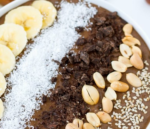Chocolate Peanut Butter Smoothie Bowl #healthy #breakfast