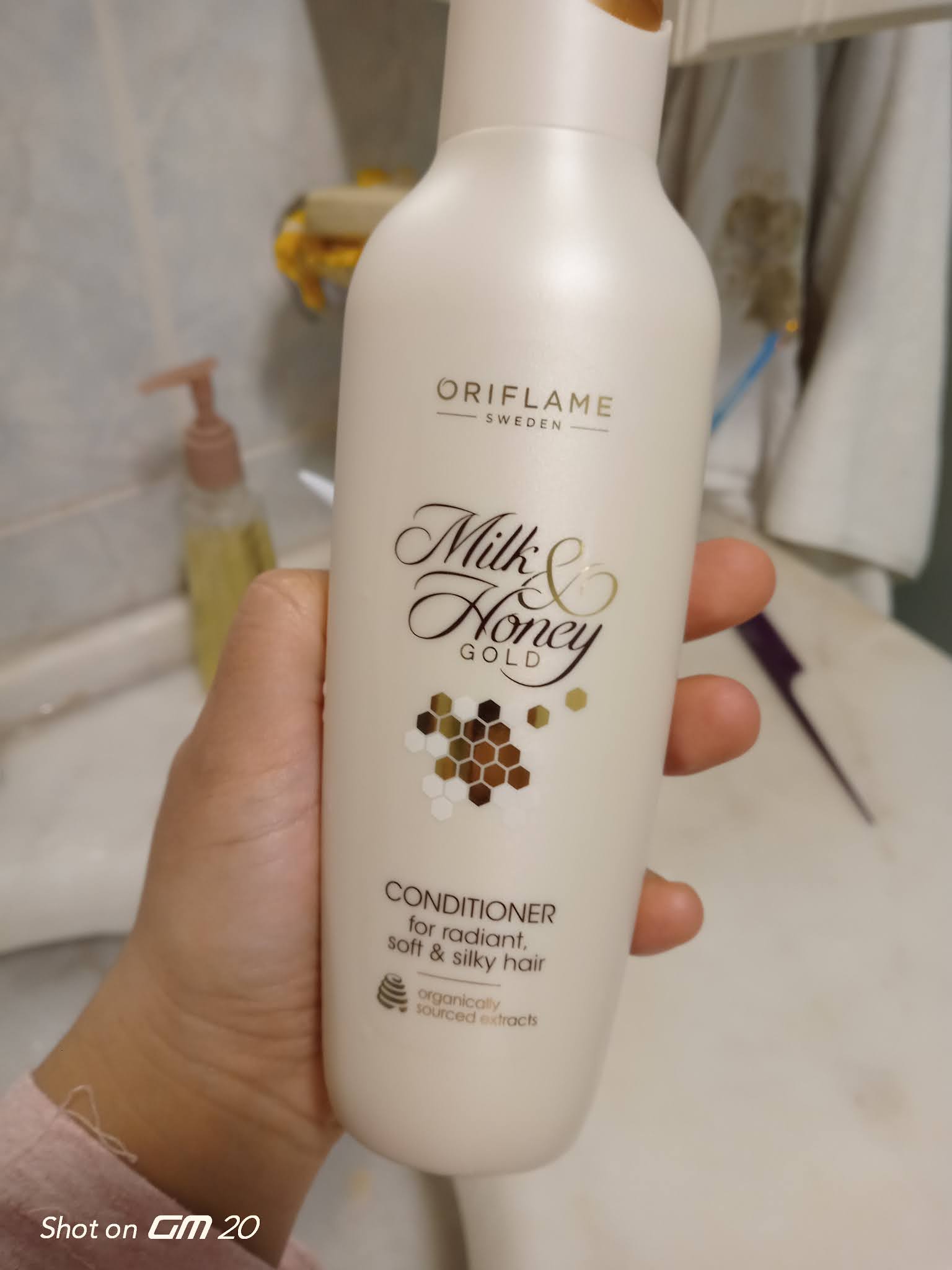 Mavigokyuzumavibulut Oriflame Milk& Honey conditioner.