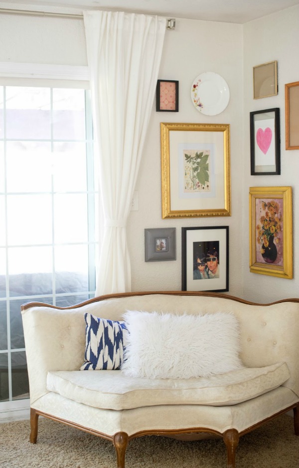 planning-a-corner-gallery-wall-driven-by-decor