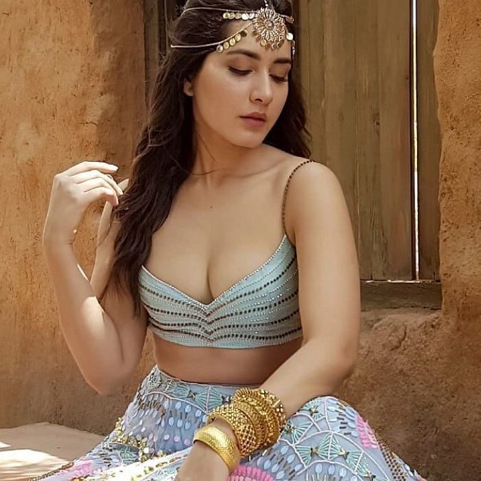 Raashi Khanna looks very hot and sexy in her latest photo-shoot
