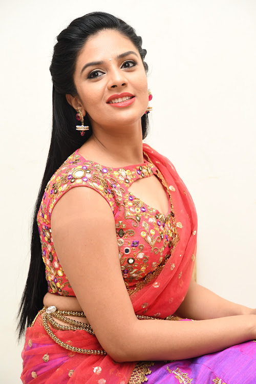 Srimukhi At Aatadukundam Raa Movie Audio Launch