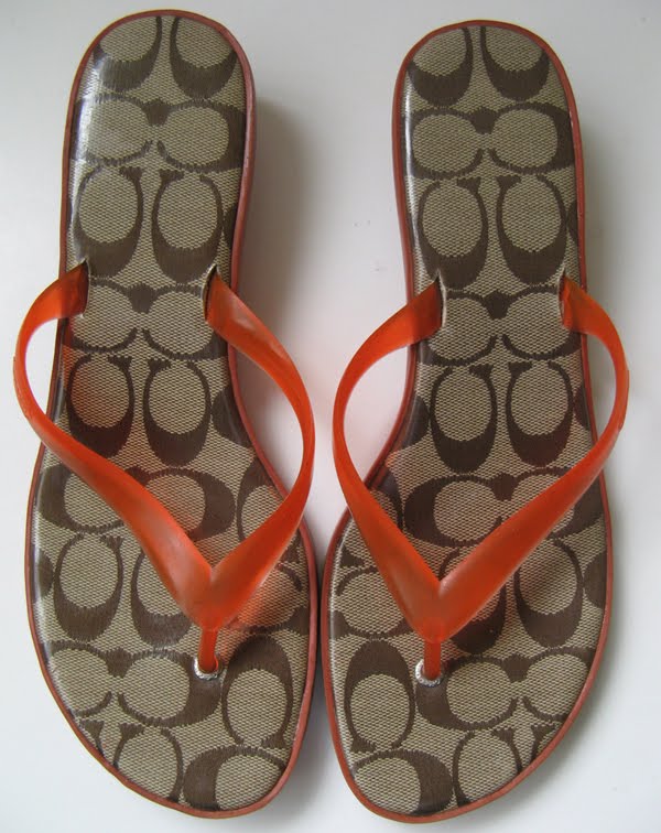 COACH SANDALS SIGNATURE THONG KITTEN HEEL SANDALS WOMEN'S SIZE 9