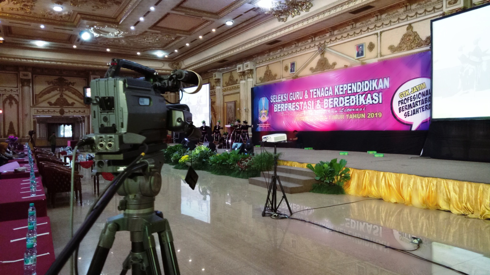 Play music production VENDOR SOUND SYSTEM SURABAYA JATIM , seleksi guru & tenaga kependidikan