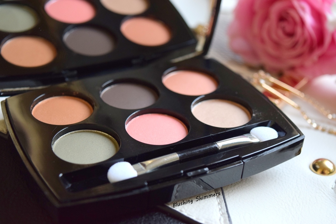 Blushing Shimmers Lakme Absolute Illuminating Eyeshadow Palette Gold