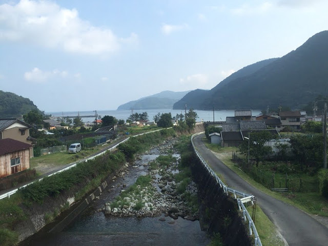 石拾い　海　和歌山県串本
