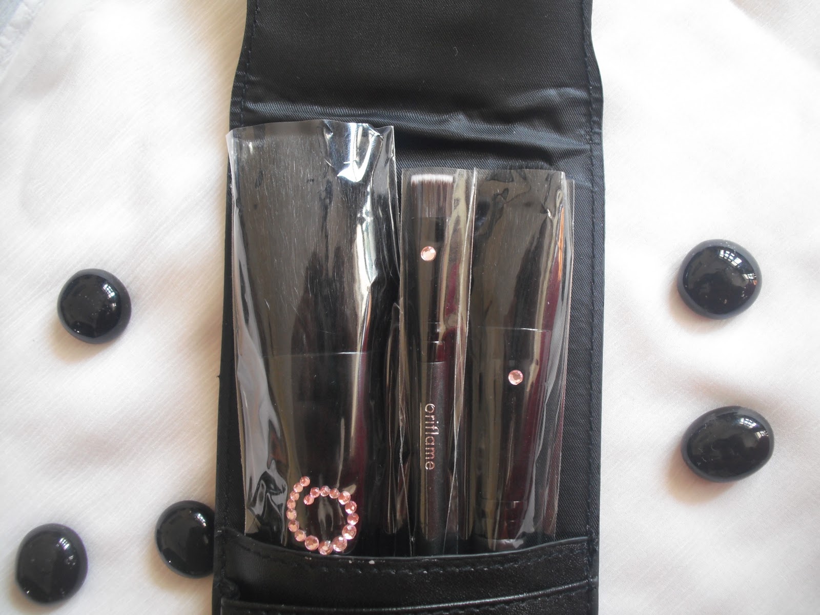 Vivacious Flair Oriflame Makeup Brush Set make that change 2011