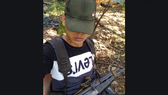 Fotografias: !Motivo de Orgullo, Sicario de " La Nueva Familia Michoacana" posa con armas y presume a su novia¡