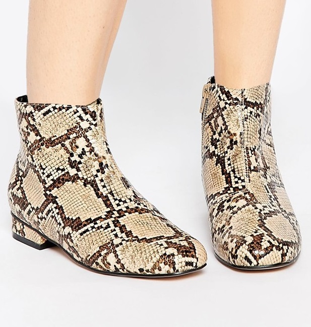 Sonya64blog: Groovy snakeskin boots!